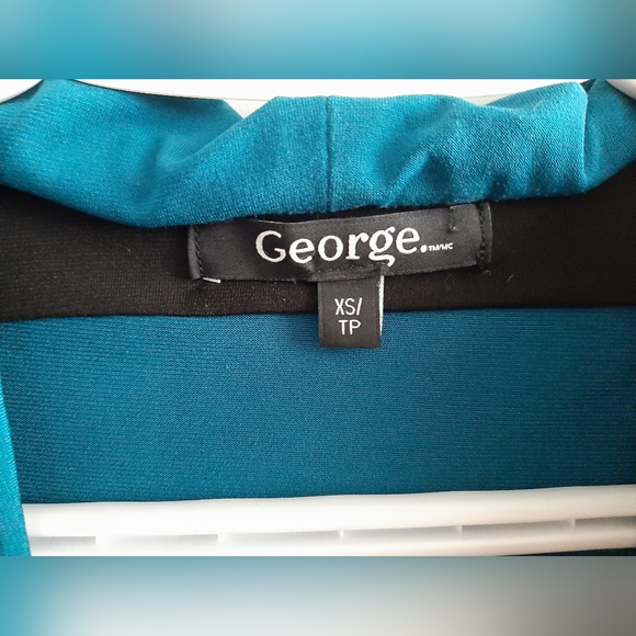 * Scoop Neck Tunic - Picture 2 of 4